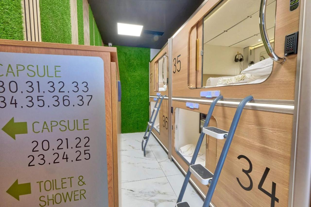 Capsule hotel Capsule *