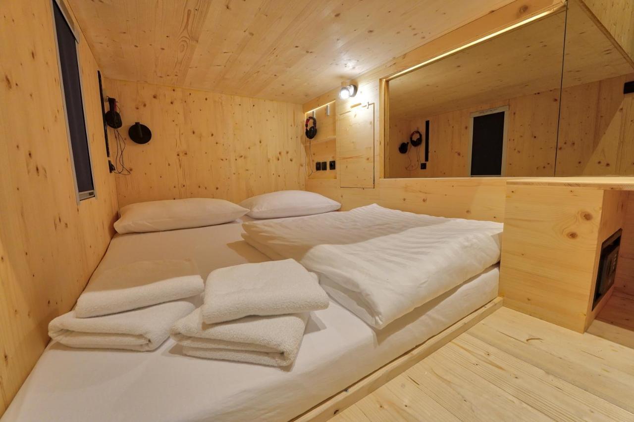 Capsule hotel Capsule